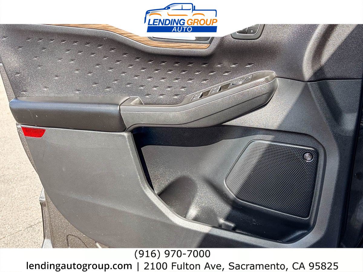 Used 2020 Ford Escape Titanium w/ Titanium Premium Package 2.0 AWD/4WD image 20