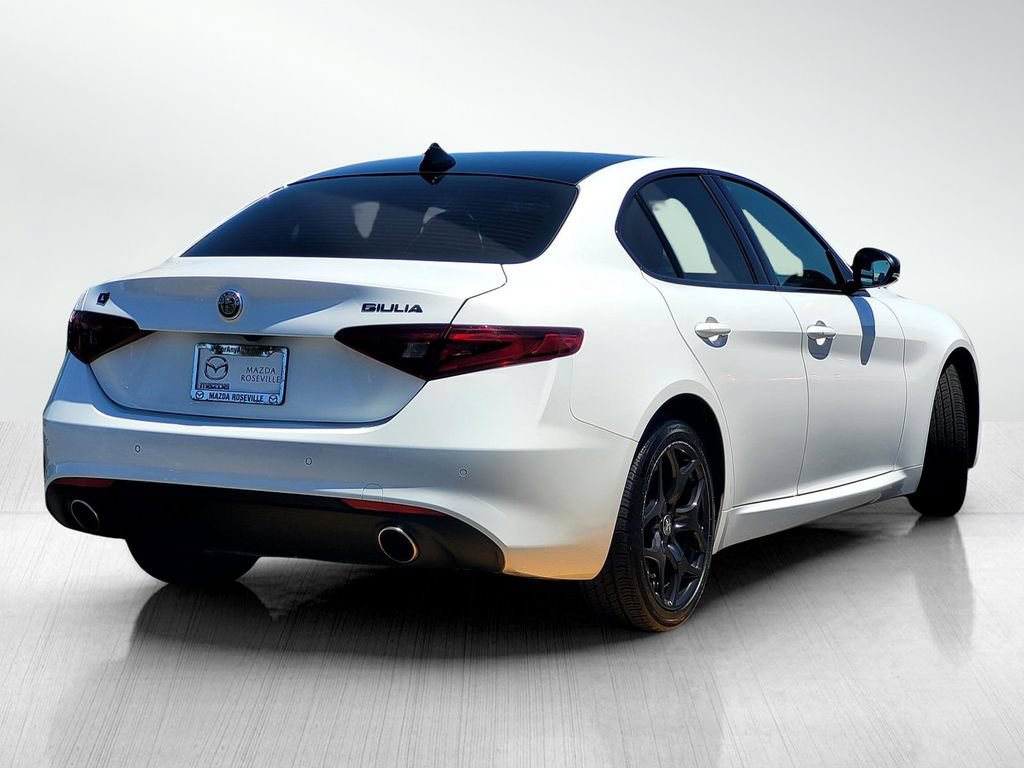 Used 2021 Alfa Romeo Giulia Sprint w/ Nero Edizione AWD/4WD image 4