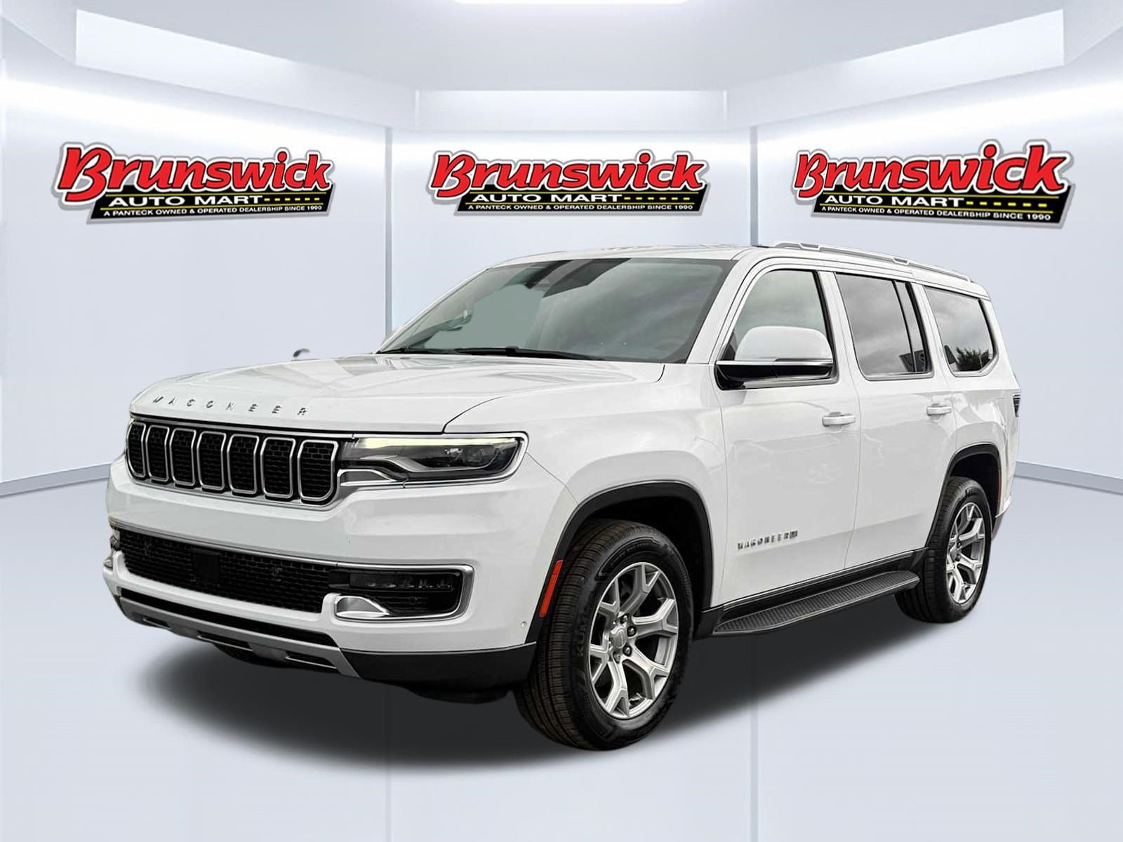 Used 2022 Jeep Wagoneer Series II AWD/4WD image 1