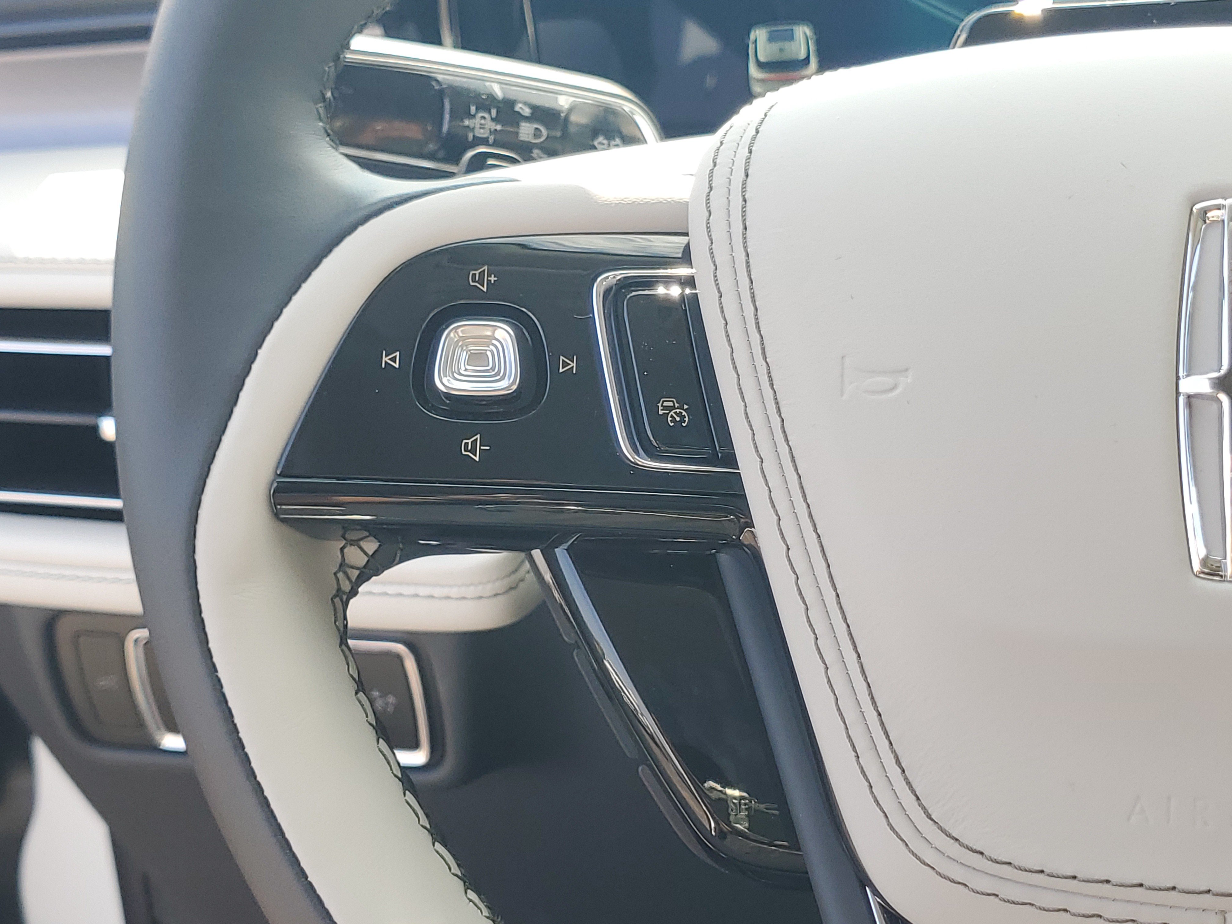New 2027 Lincoln Aviator AWD image 15