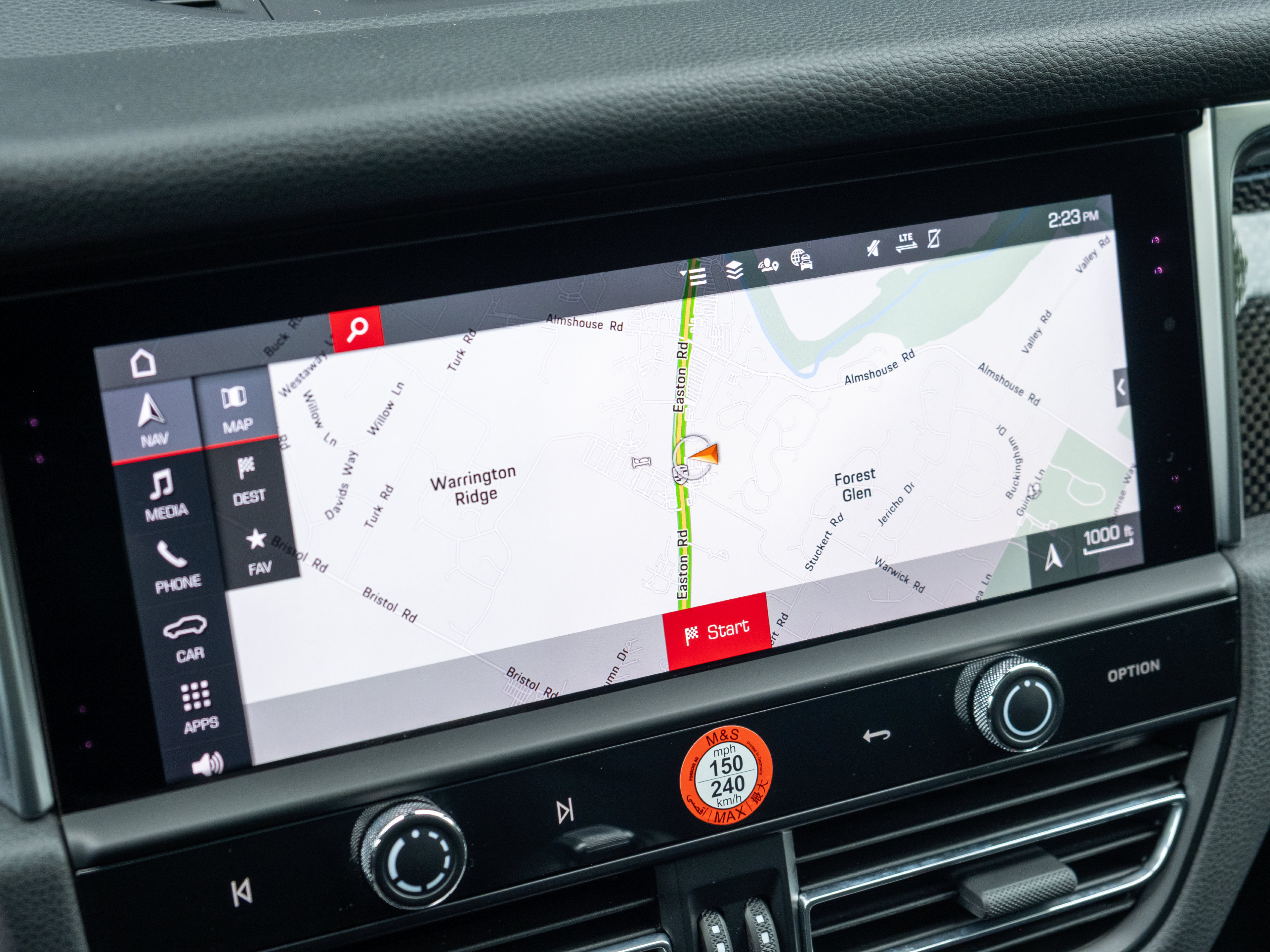Certified 2023 Porsche Macan AWD/4WD image 27