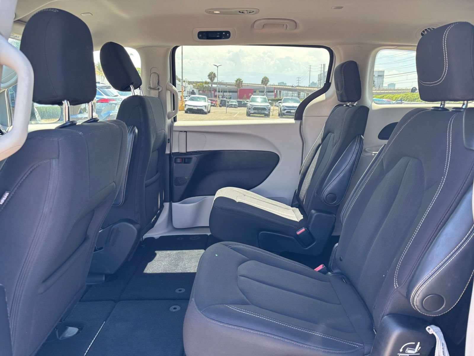 Used 2023 Chrysler Voyager LX FWD image 27