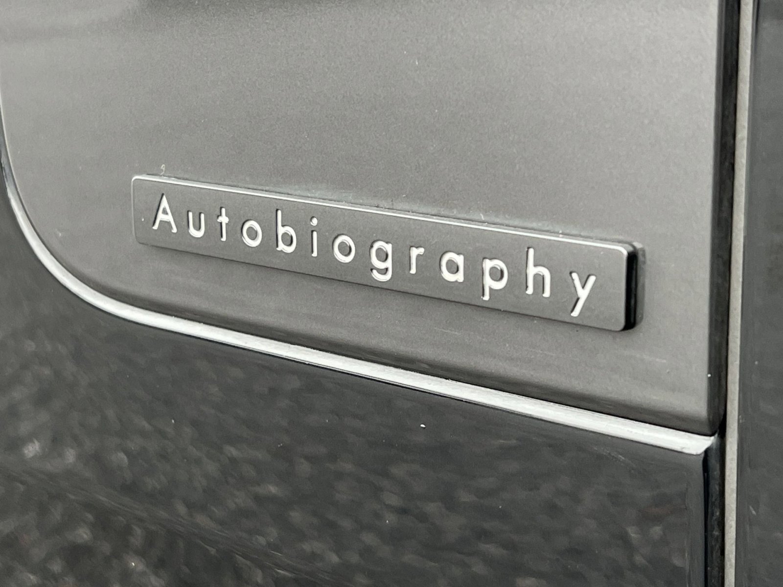 Used 2025 Land Rover Range Rover Autobiography image 28