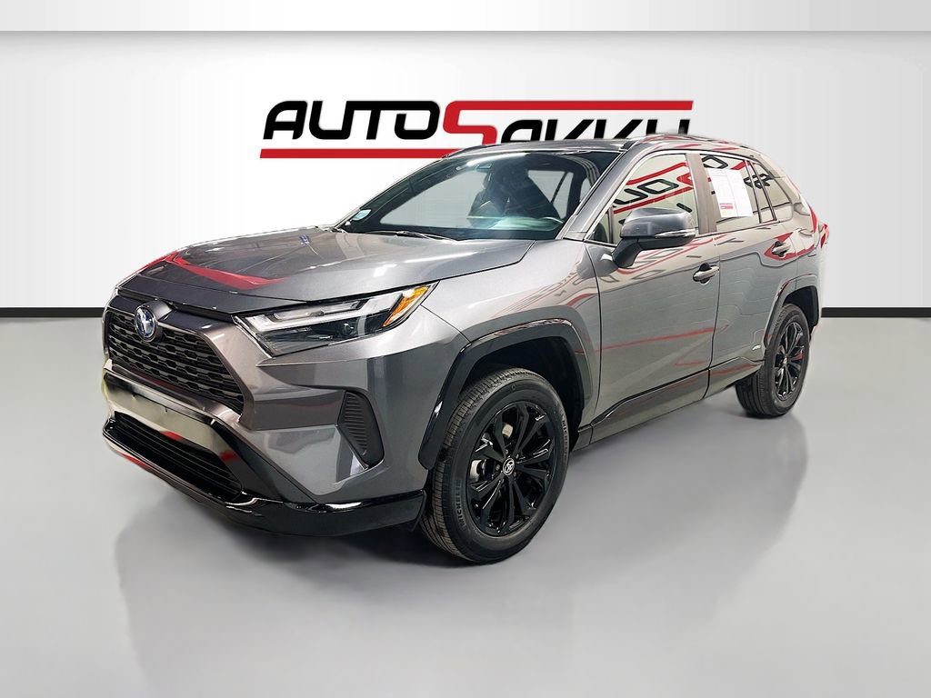 Used 2024 Toyota RAV4 SE w/ Convenience Package image 3