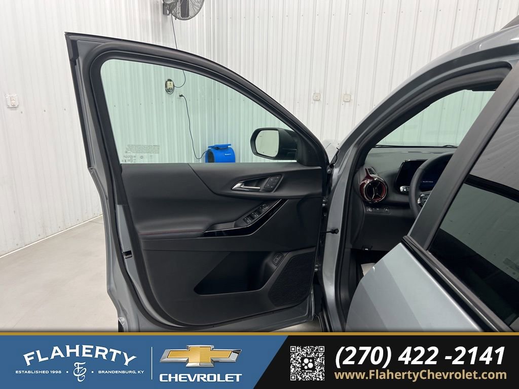 Used 2025 Chevrolet Equinox RS w/ Safety and Technology Package FWD image 8