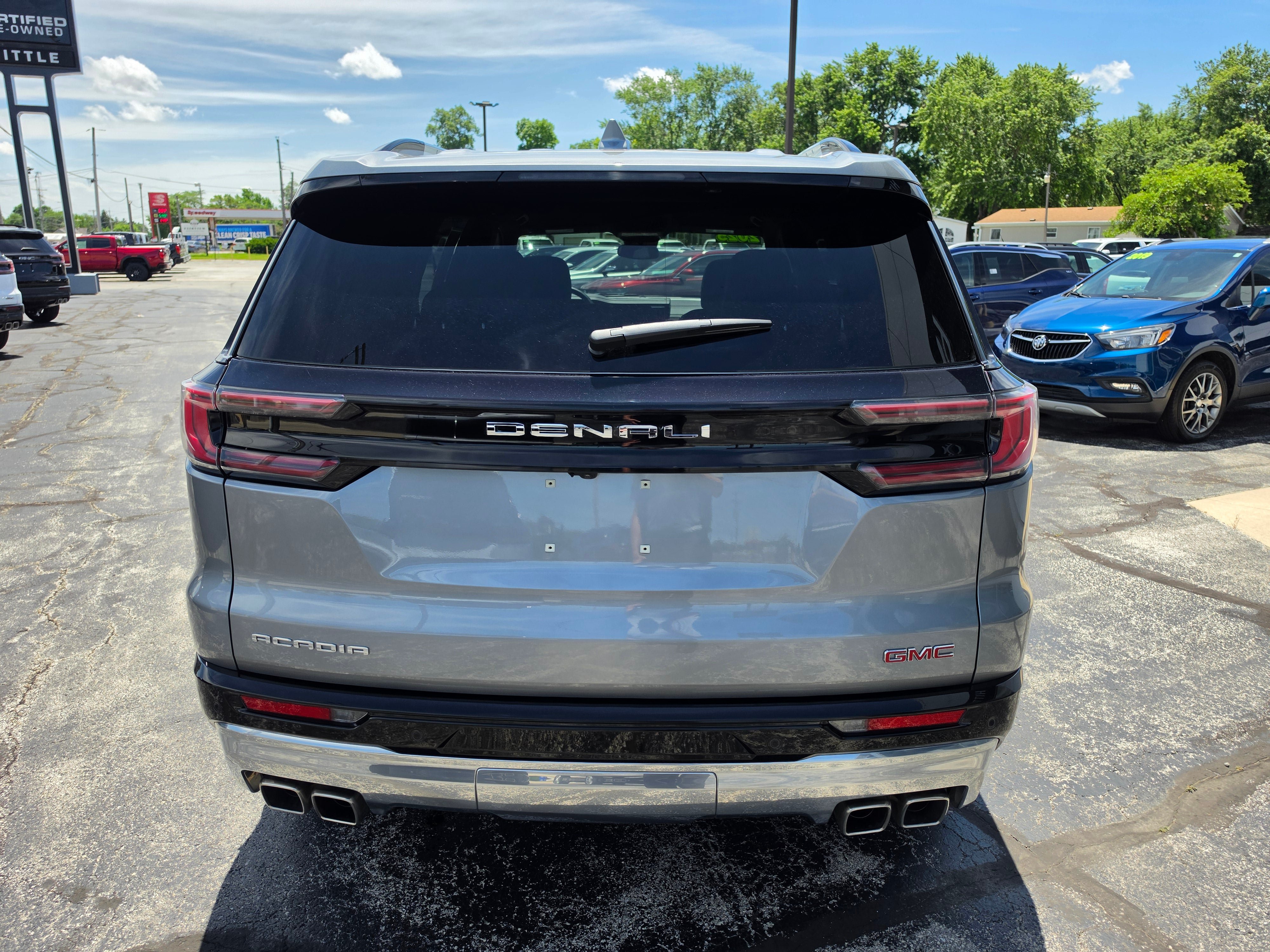 Used 2025 GMC Acadia Denali FWD image 5