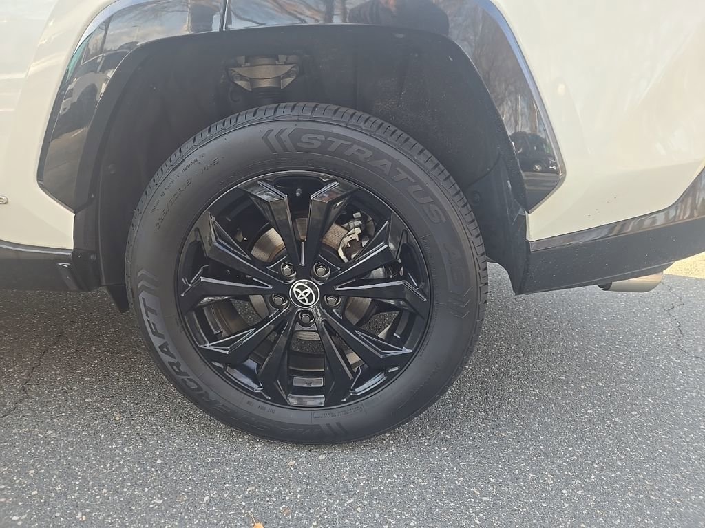 Used 2022 Toyota RAV4 SE w/ SE Grade Weather Package image 7