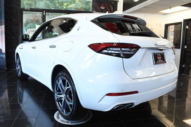 Used 2023 Maserati Levante GT AWD/4WD image 12