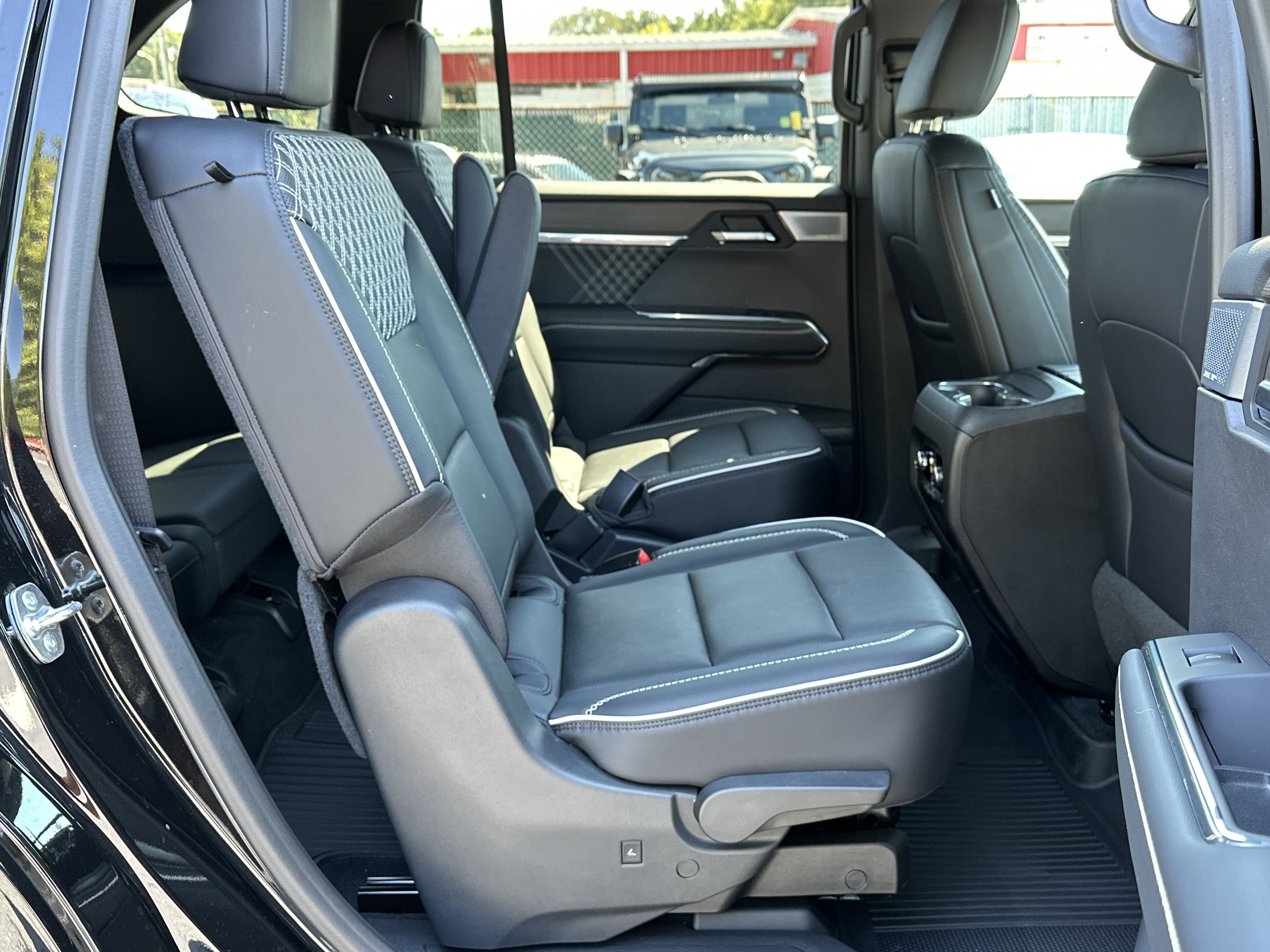 Used 2025 GMC Acadia Denali w/ Super Cruise Package FWD image 13