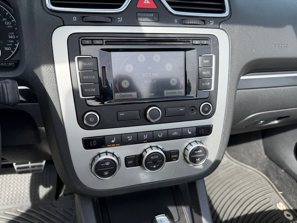 Used 2014 Volkswagen Eos image 15