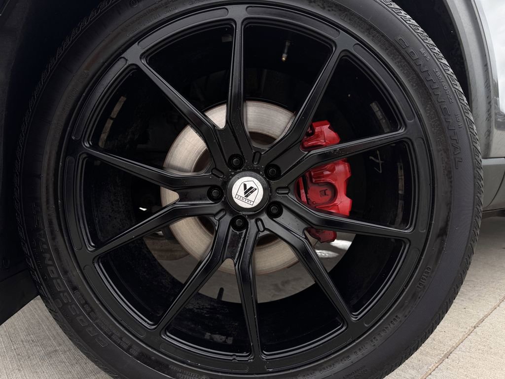 Used 2022 Ford Explorer XLT w/ Equipment Group 202A image 9