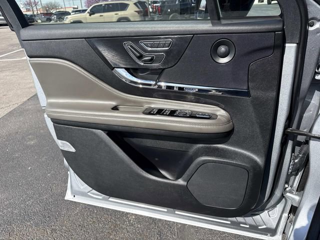 Used 2023 Lincoln Corsair Reserve w/ Equipment Group 202A image 8