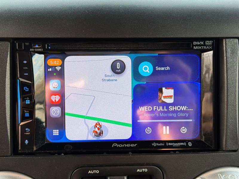 Used 2015 Jeep Wrangler Unlimited Rubicon w/ Connectivity Group image 20