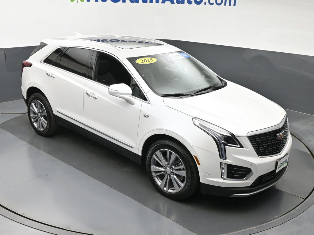 Used 2025 Cadillac XT5 Premium Luxury w/ Technology Package AWD/4WD image 3