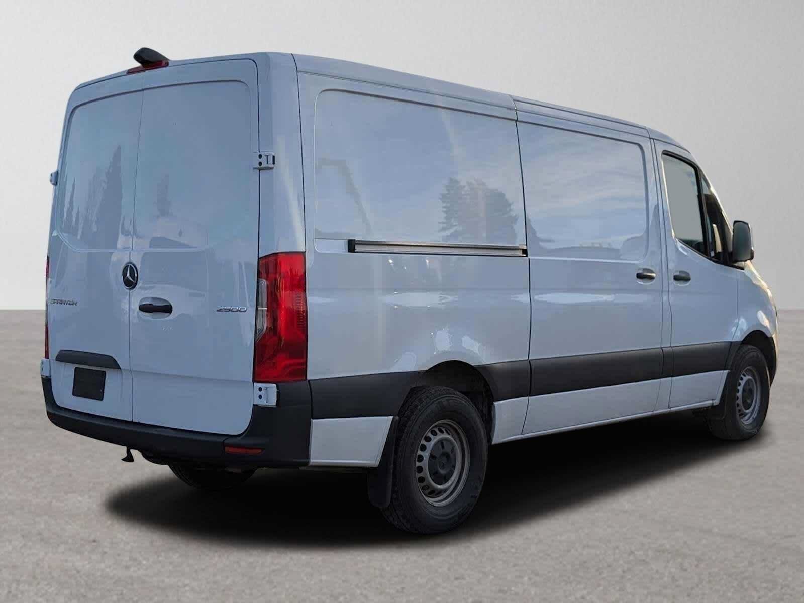 Used 2025 Mercedes-Benz Sprinter 2500 image 4