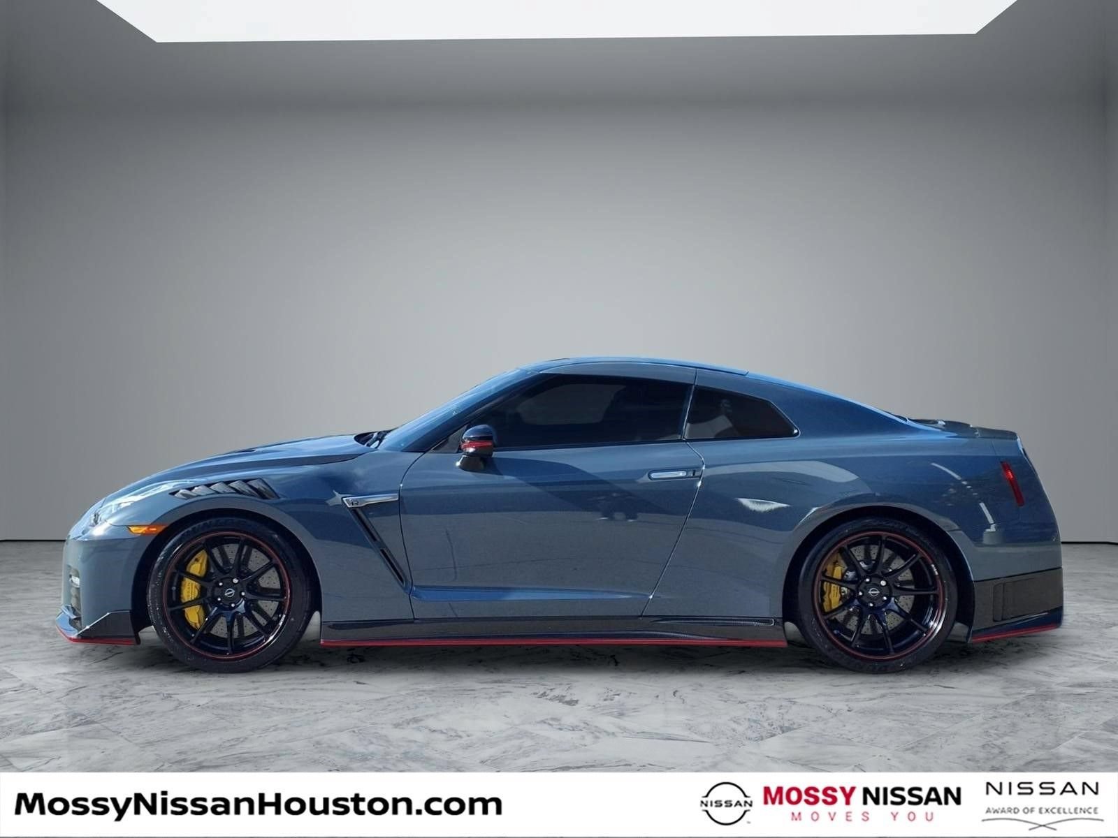 Used 2021 Nissan GT-R NISMO AWD/4WD image 5