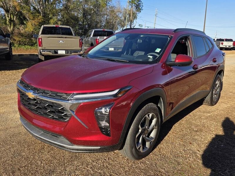 Used 2025 Chevrolet Trax LT image 4