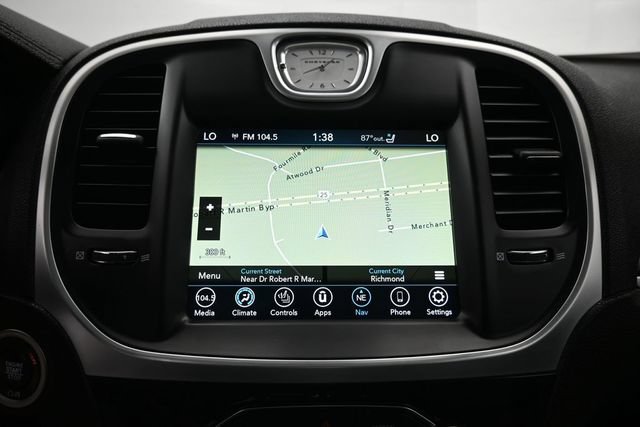 Used 2022 Chrysler 300 Touring L w/ Popular Equipment Group AWD/4WD image 18