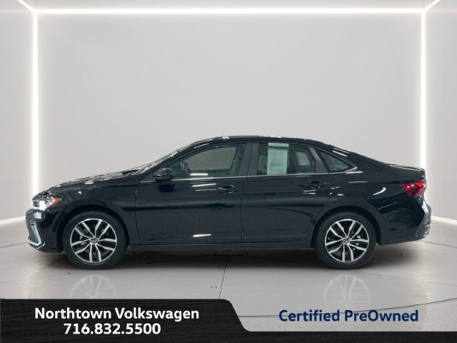Used 2026 Volkswagen Jetta SE FWD image 2
