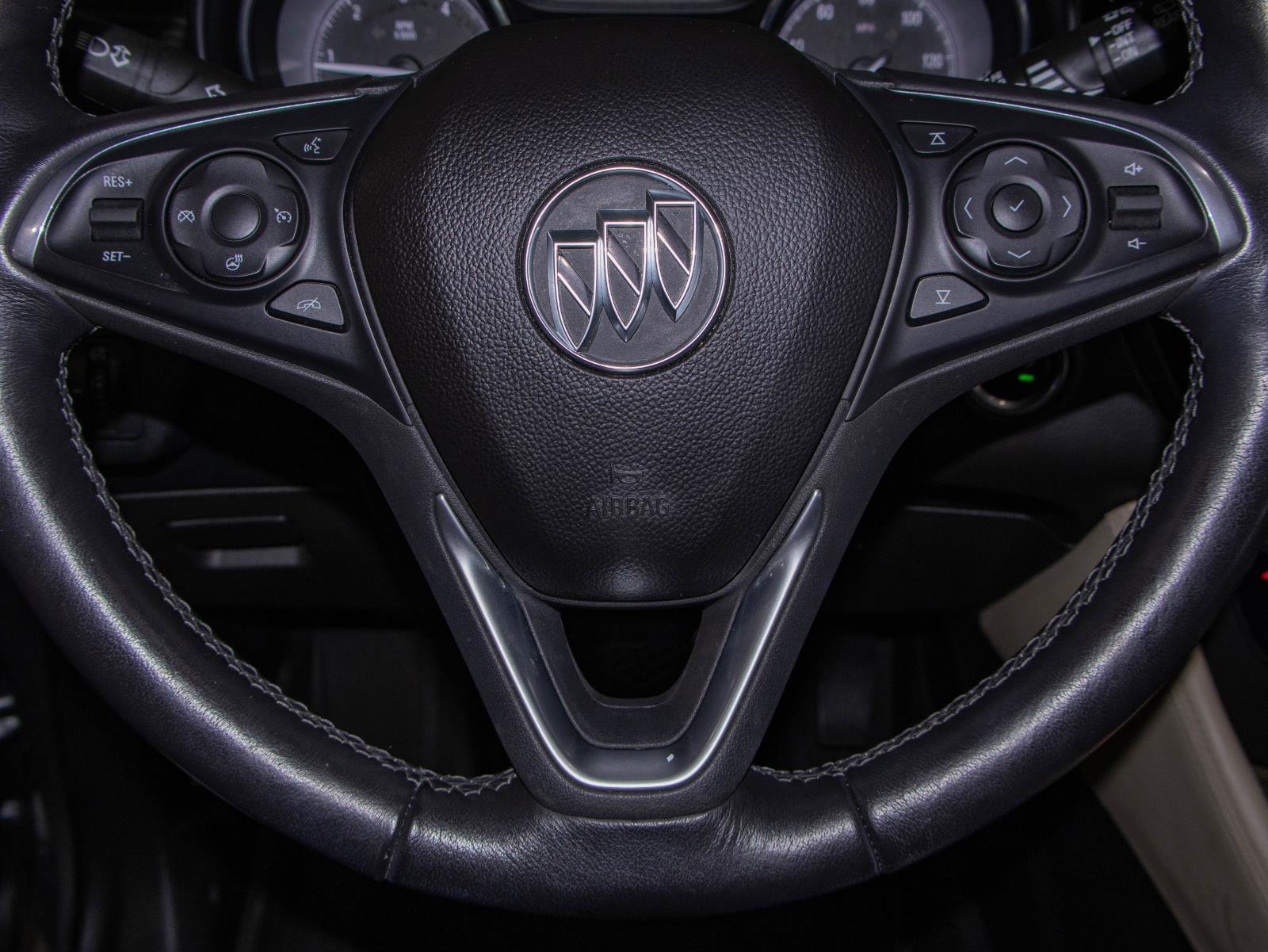 Used 2020 Buick Envision Essence FWD image 12