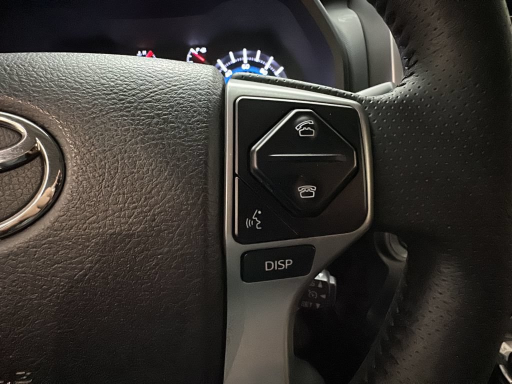Used 2018 Toyota 4Runner SR5 AWD/4WD image 23