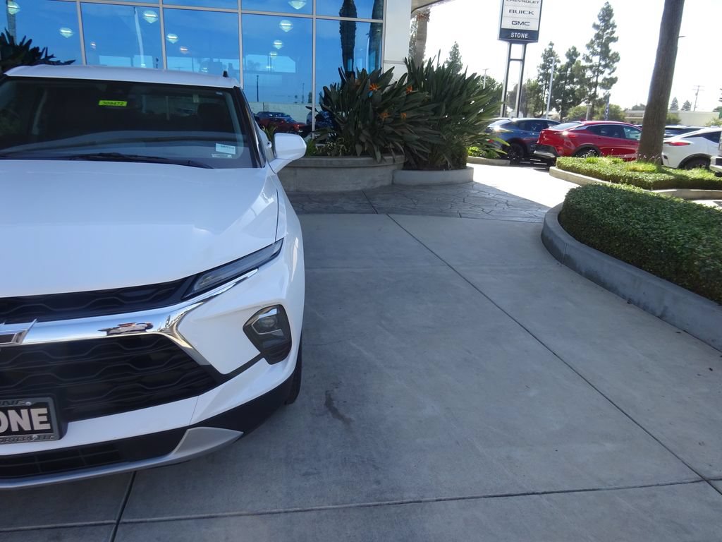 Certified 2024 Chevrolet Blazer LT w/ Convenience Package FWD image 32