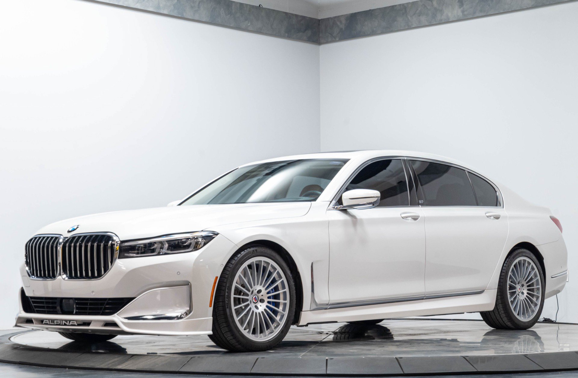 Used 2022 BMW ALPINA B7 xDrive AWD/4WD image 2