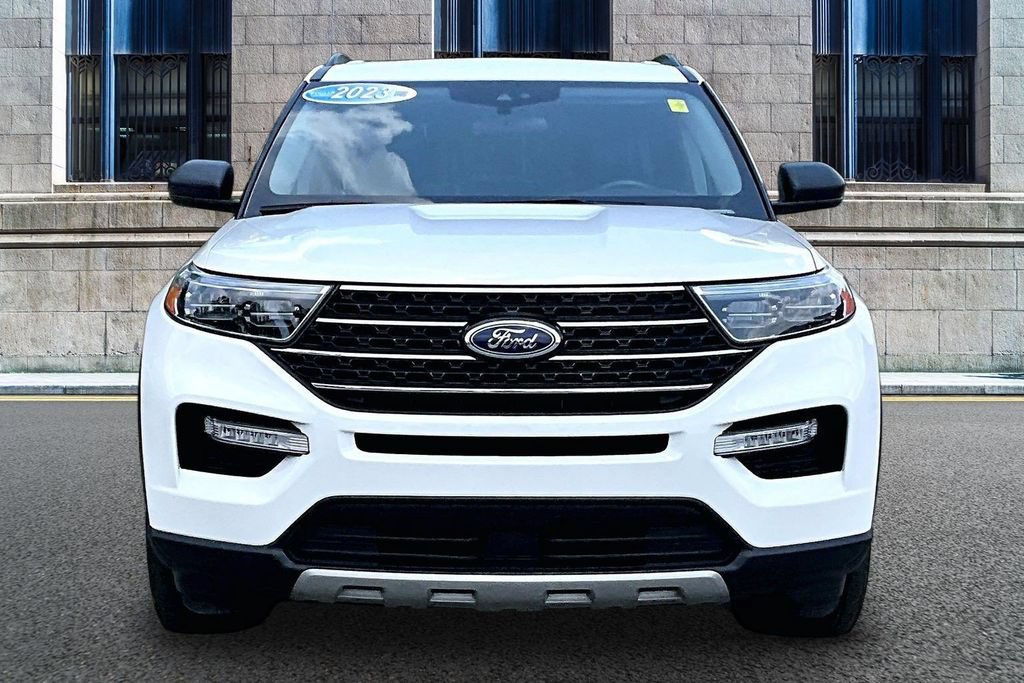 Certified 2023 Ford Explorer XLT w/ Equipment Group 202A AWD/4WD image 3