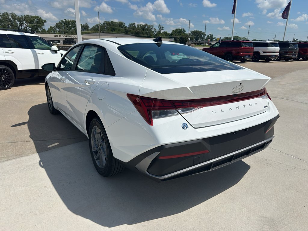 New 2026 Hyundai Elantra Hybrid FWD image 6