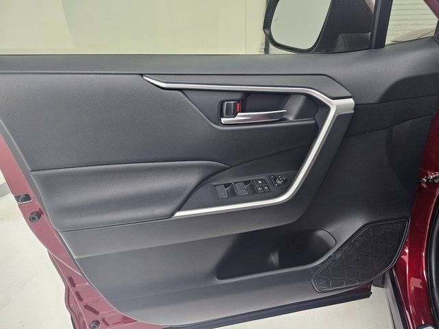 Used 2025 Toyota RAV4 XLE Premium image 28