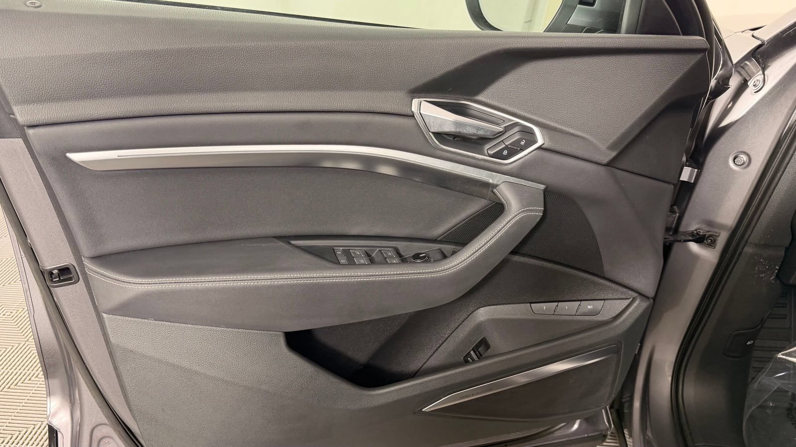 Used 2019 Audi e-tron Premium Plus AWD/4WD image 13