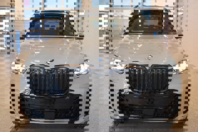 New 2026 BMW X5 xDrive40i w/ M Sport Package image 3
