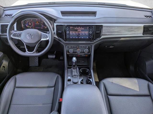 Used 2022 Volkswagen Atlas Cross Sport SE w/ Panoramic Sunroof Package image 17