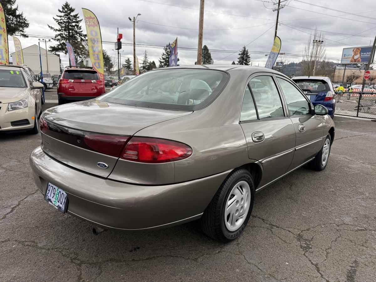 Used 2002 Ford Escort Sedan image 10