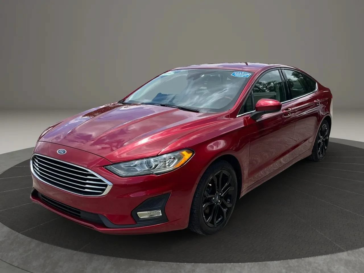 Used 2019 Ford Fusion SE w/ Equipment Group 151A FWD image 3