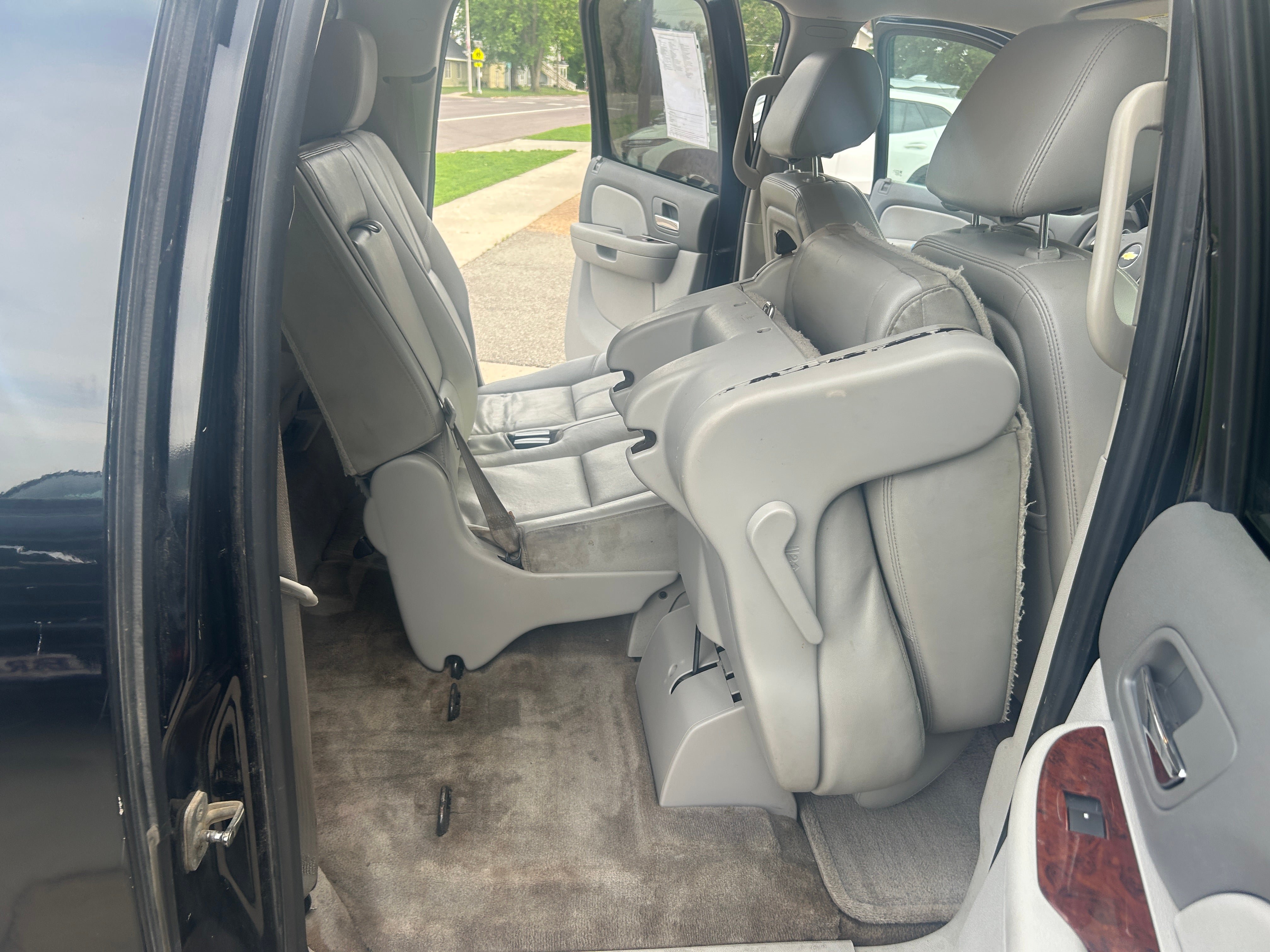 Used 2012 Chevrolet Suburban LT w/ Luxury Package AWD/4WD image 34