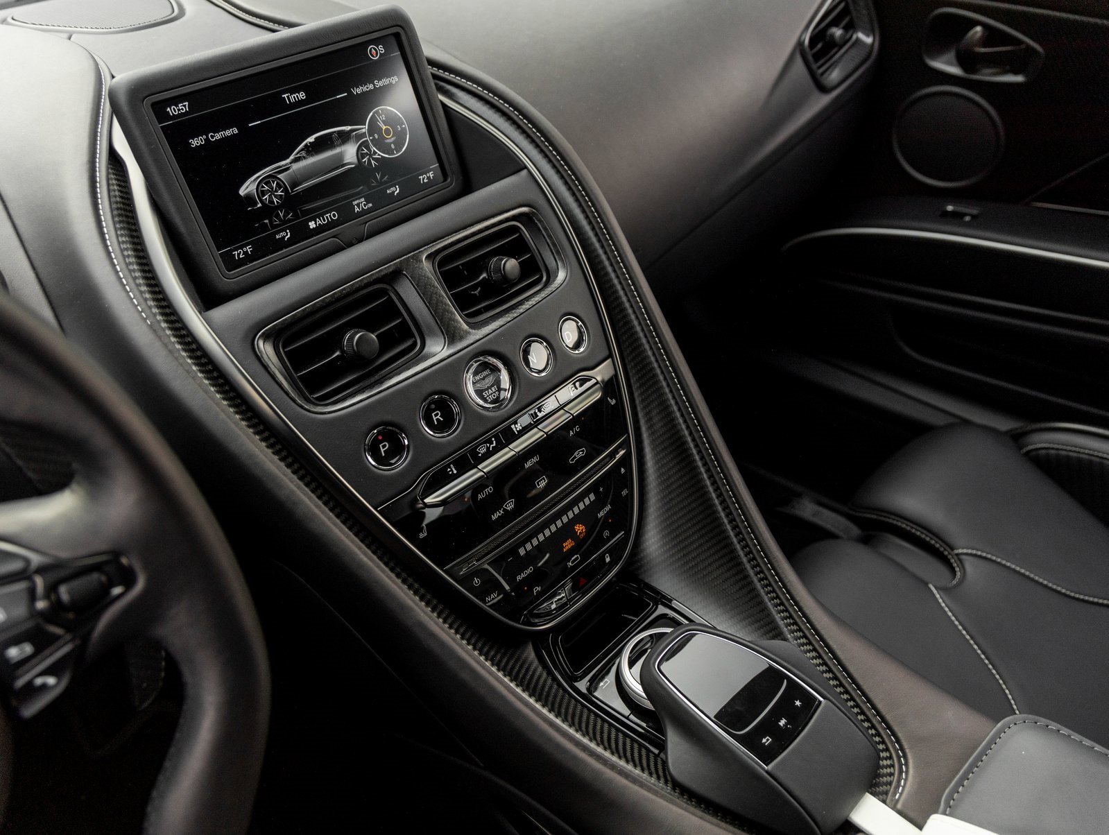 Used 2023 Aston Martin DBS Coupe image 34