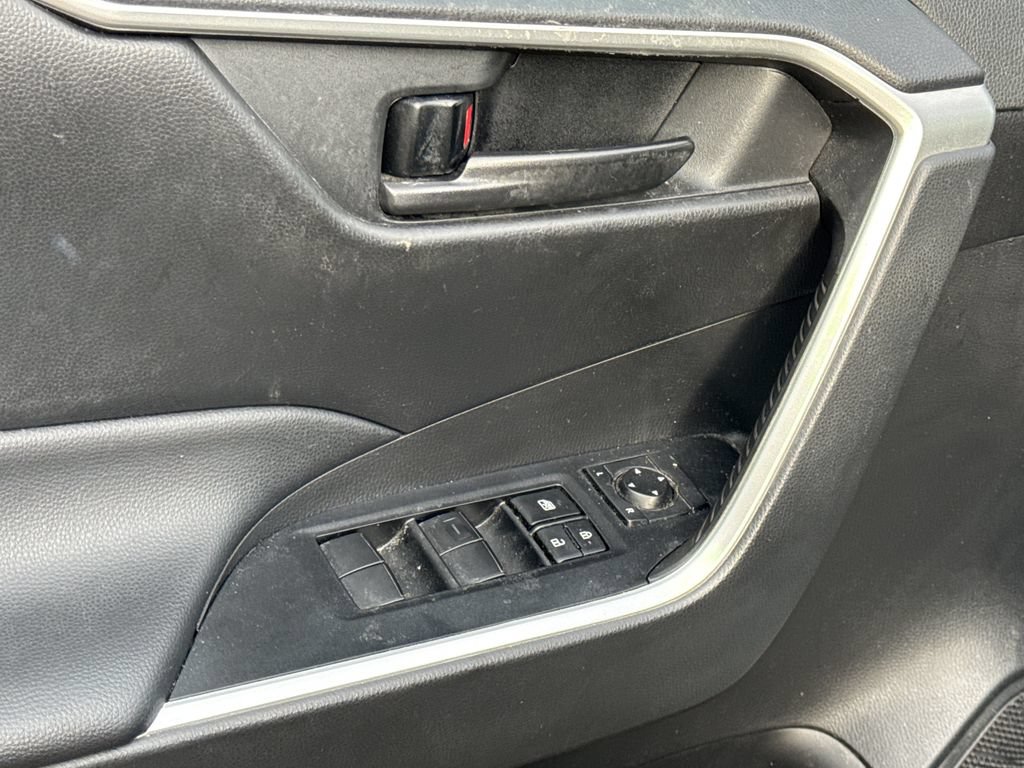 Used 2023 Toyota RAV4 LE FWD image 16