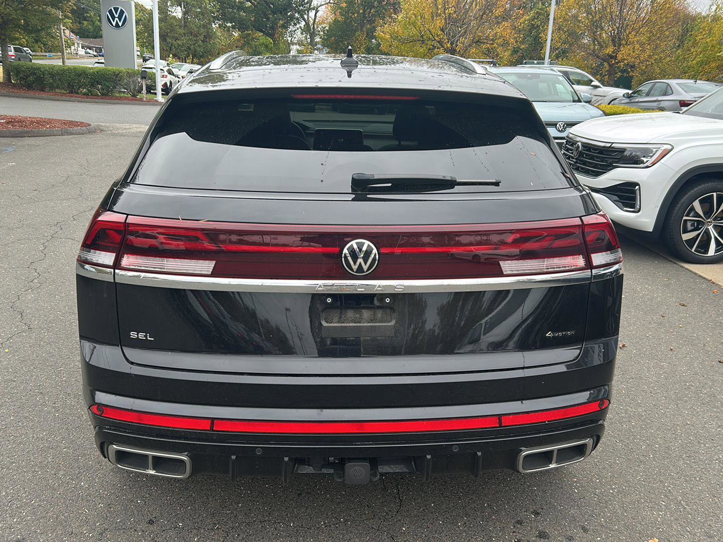 Used 2024 Volkswagen Atlas Cross Sport SEL R-Line image 3