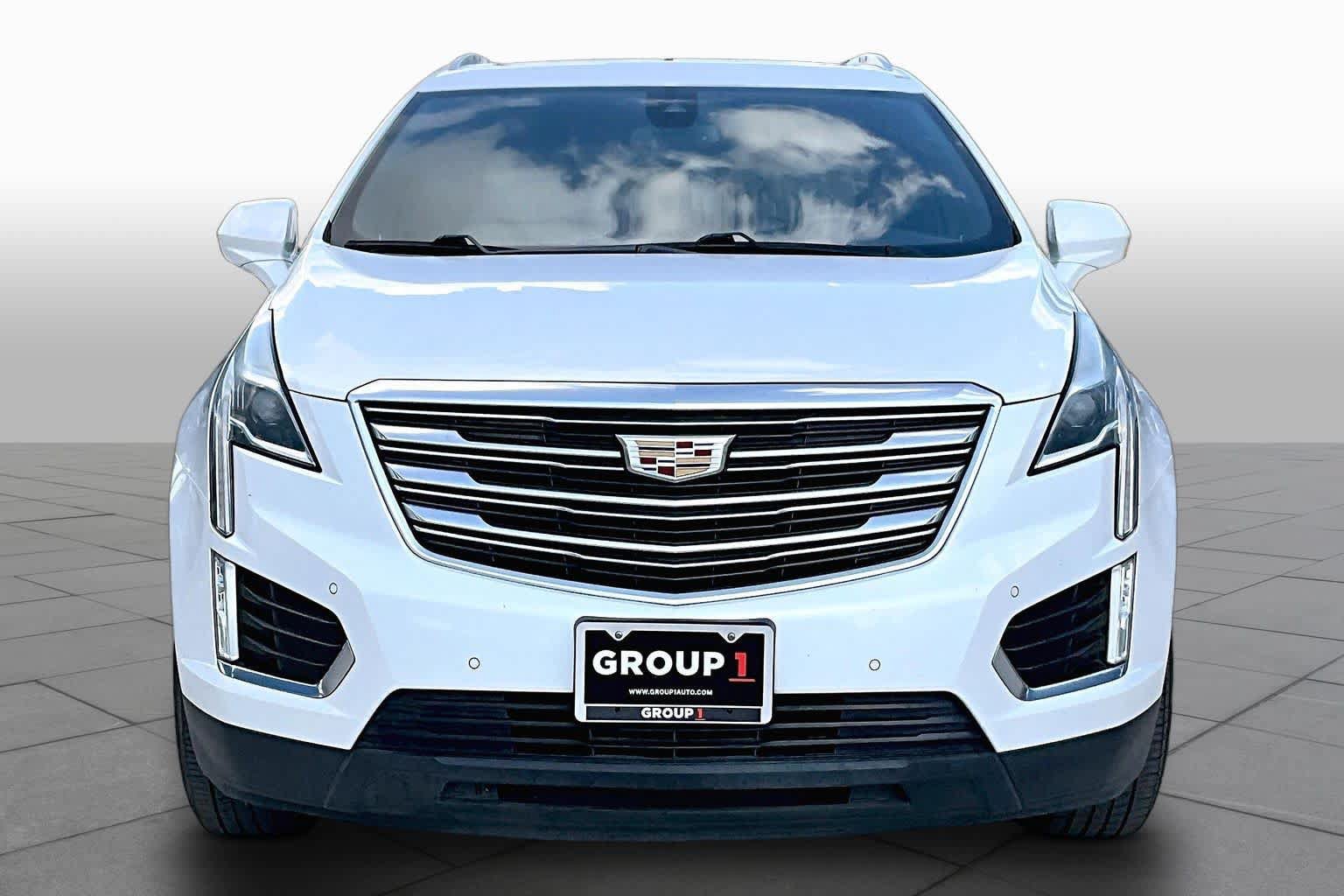 Used 2017 Cadillac XT5 Luxury w/ Driver Awareness Package FWD image 3