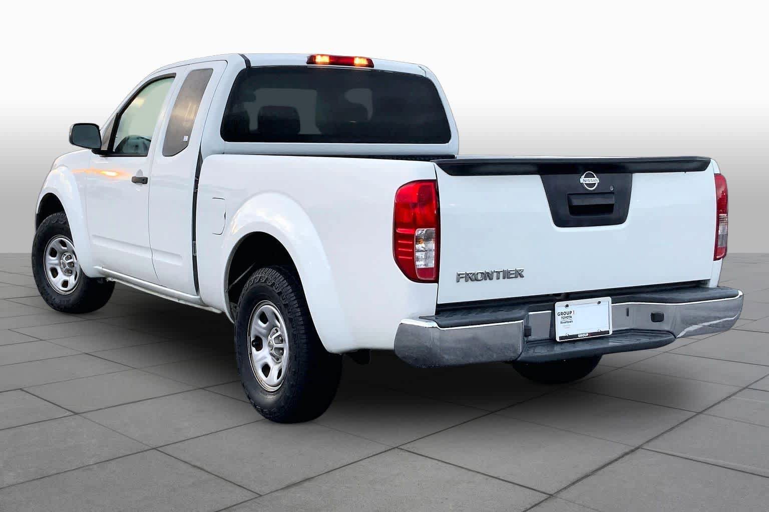 Used 2015 Nissan Frontier S RWD image 11
