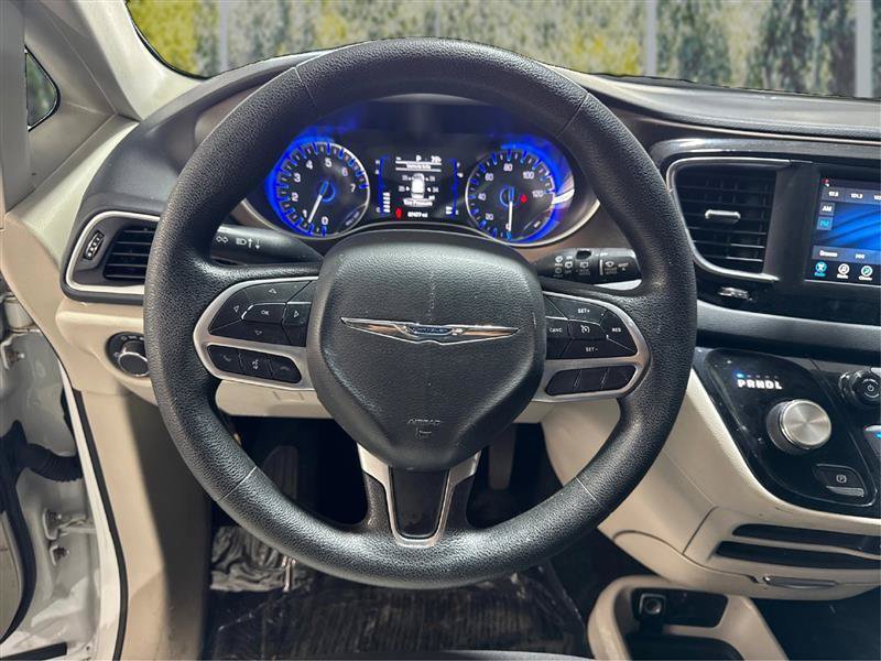 Used 2021 Chrysler Voyager L FWD image 18