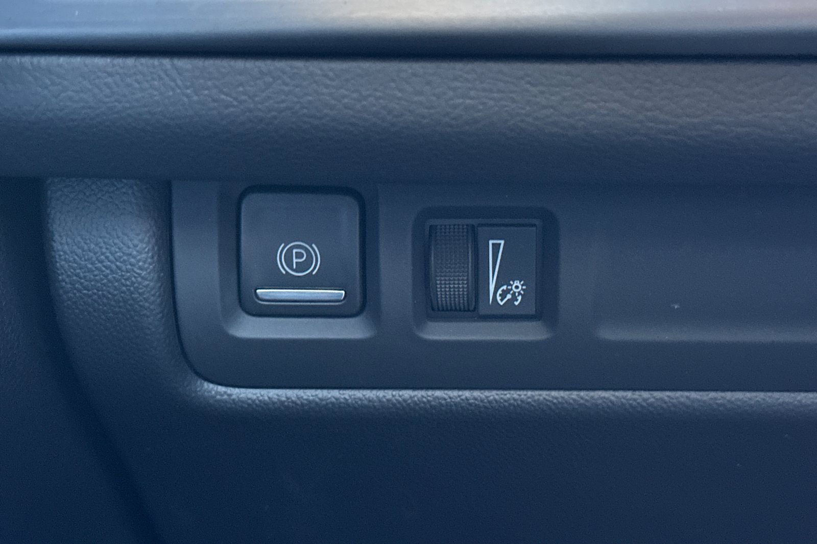 Used 2024 Cadillac XT4 Premium Luxury image 35