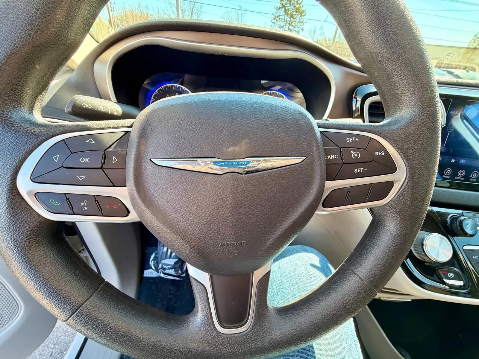 Used 2017 Chrysler Pacifica Touring w/ Tire & Wheel Group image 14