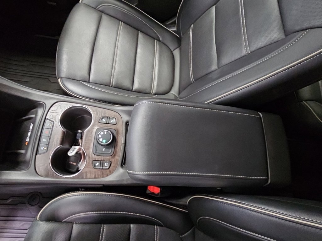 Used 2023 GMC Acadia Denali w/ Denali Ultimate Package AWD/4WD image 25