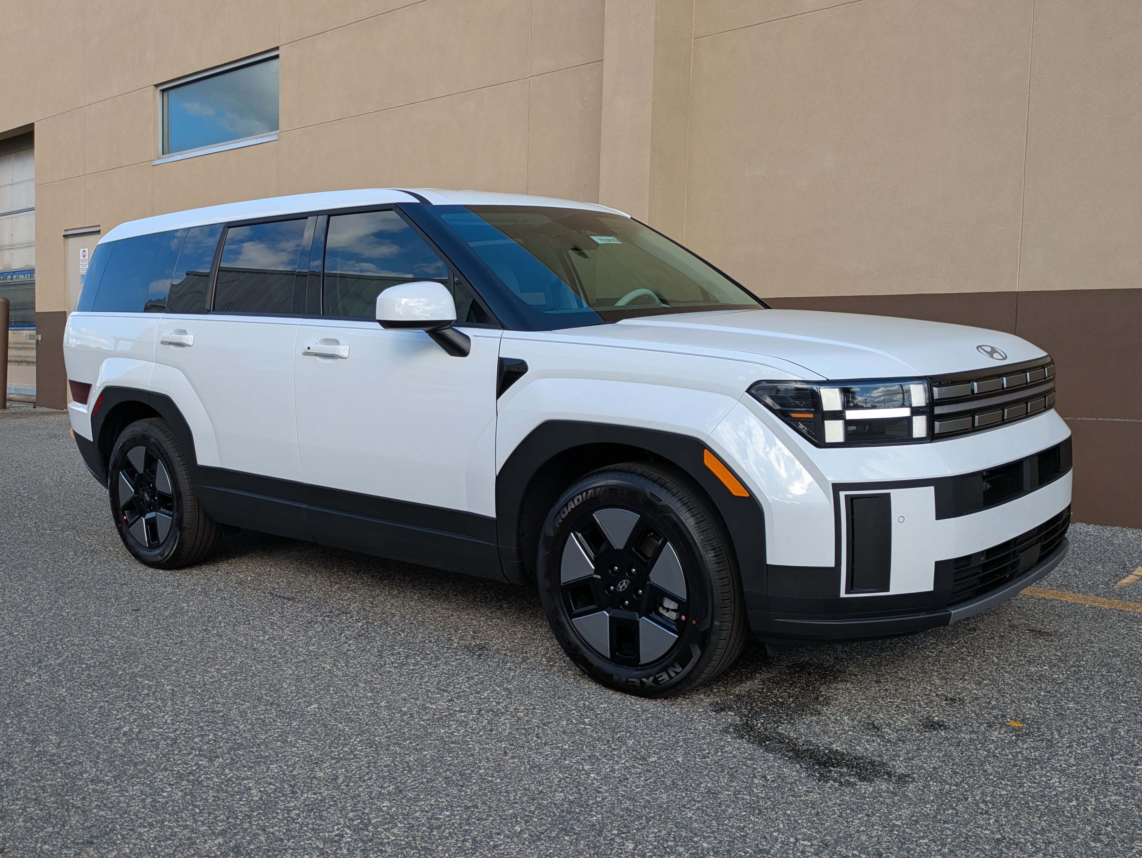 New 2026 Hyundai Santa Fe SE image 2