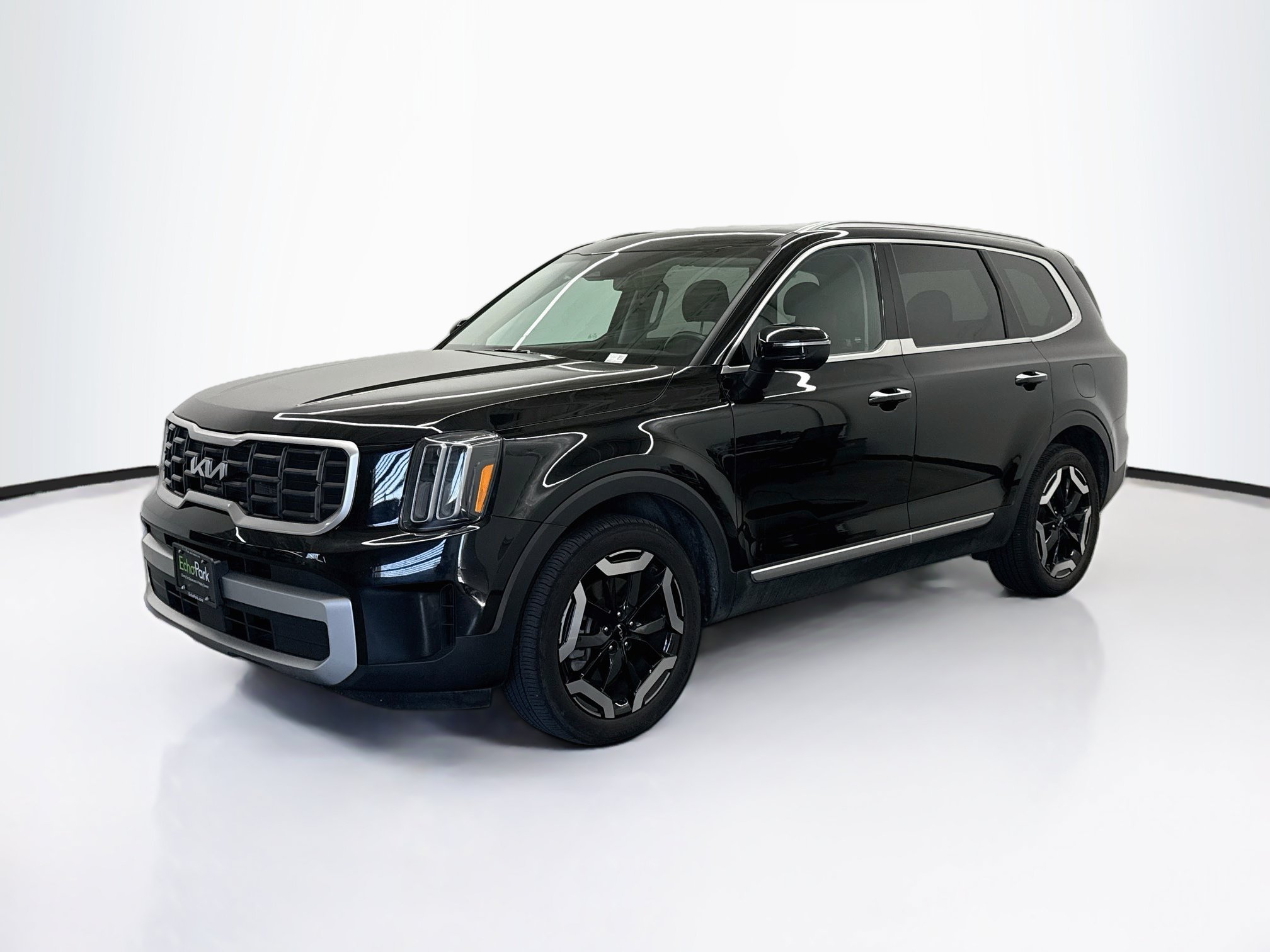 Used 2025 Kia Telluride S FWD image 3