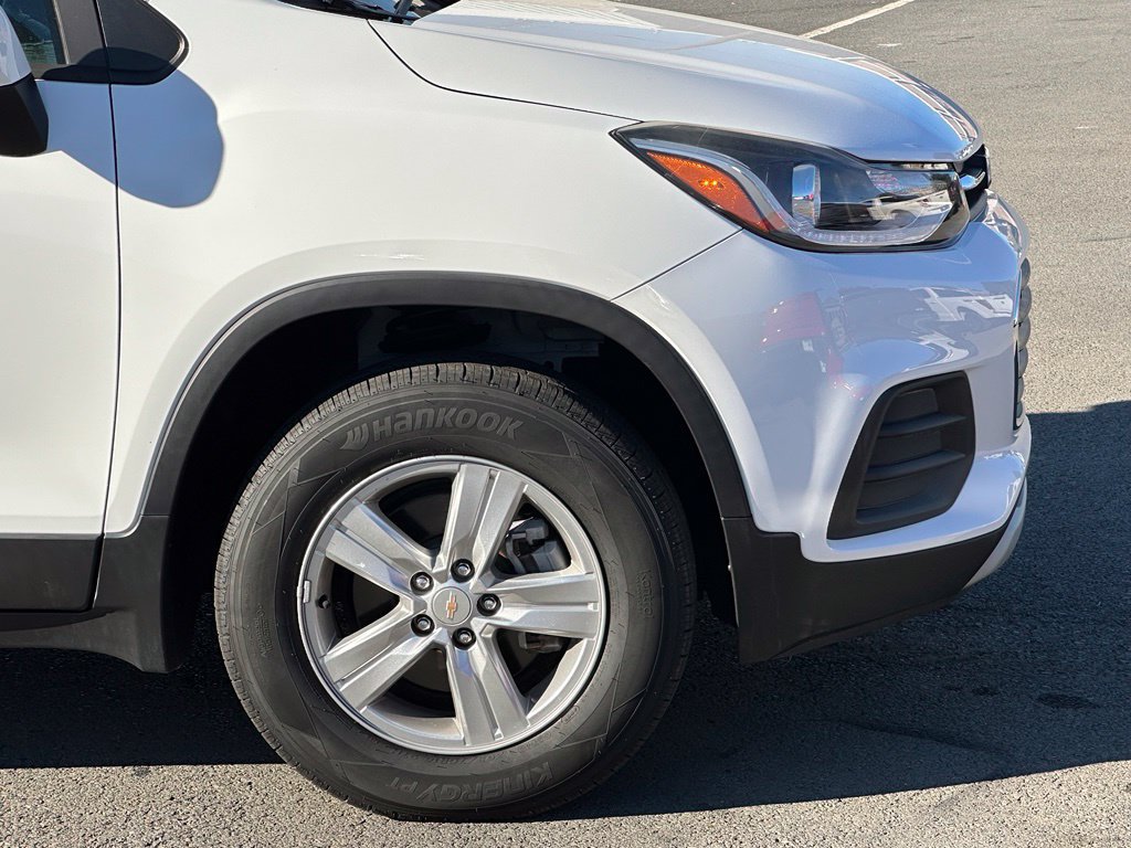 Used 2022 Chevrolet Trax LT w/ LT Convenience Package AWD/4WD image 37