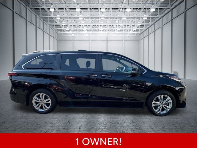 Used 2023 Toyota Sienna Platinum AWD/4WD image 2