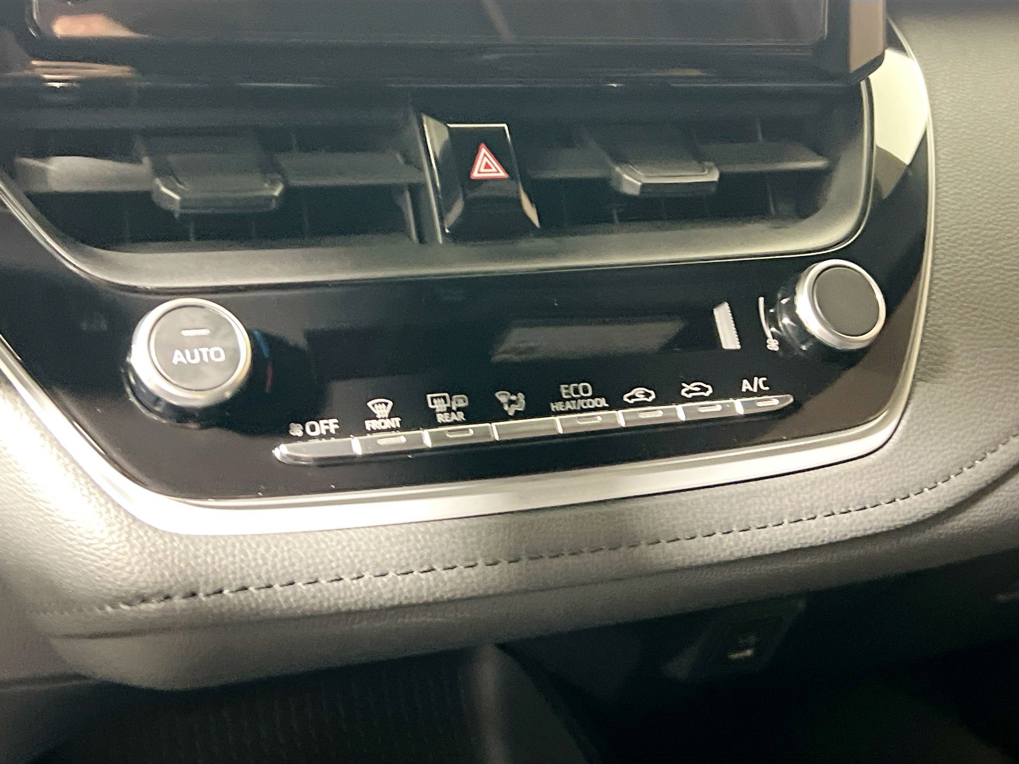 Used 2024 Toyota Corolla Sedan w/ SE Convenience Package FWD image 27